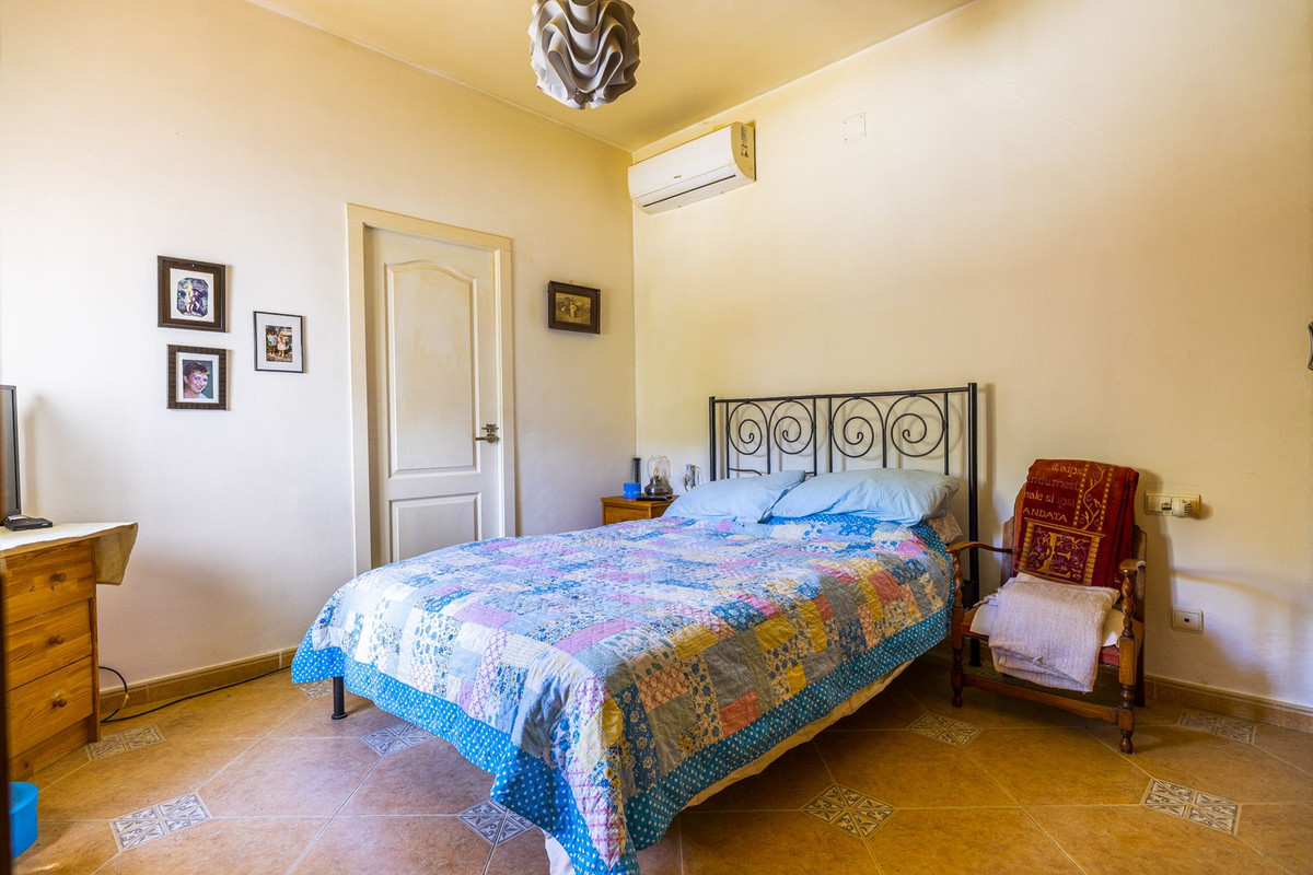 Huis te koop in Comares | 4 slaapkamers H4774069
