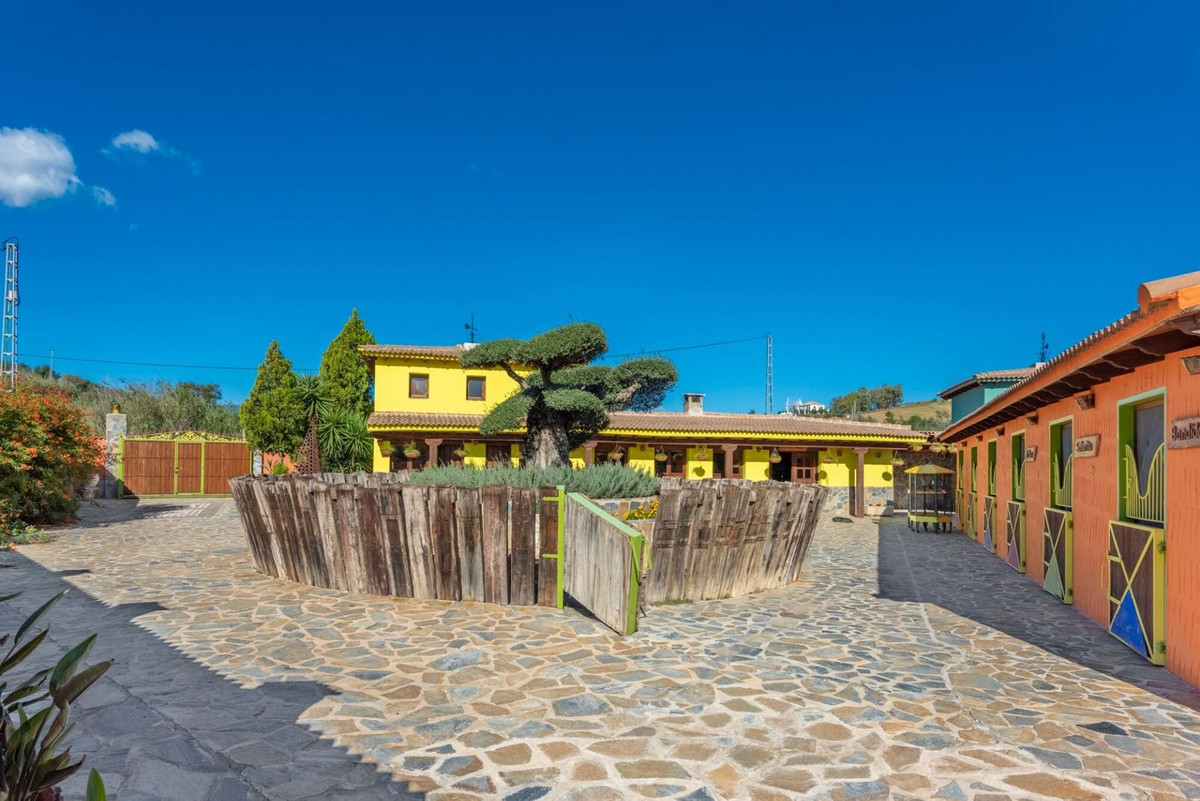 Finca - Cortijo te koop in Coín | 8 slaapkamers H4250125