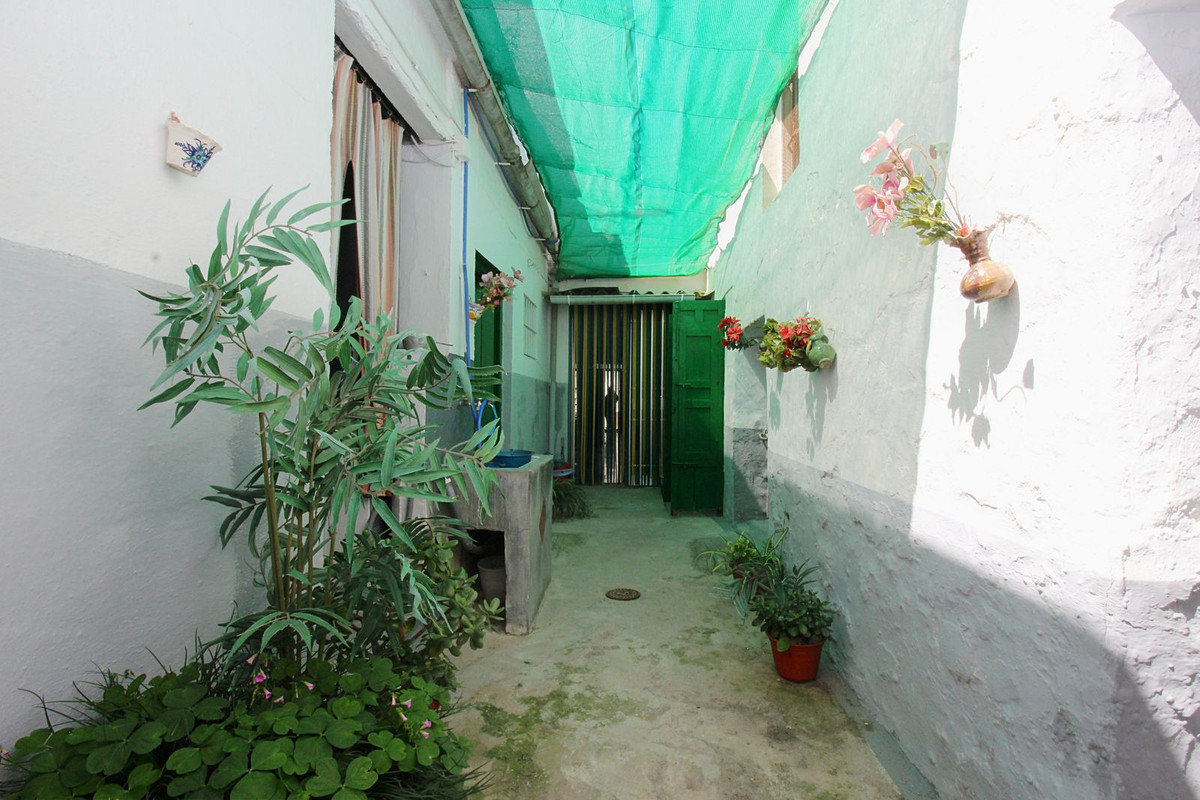 Geschakelde Woning in Coín-19