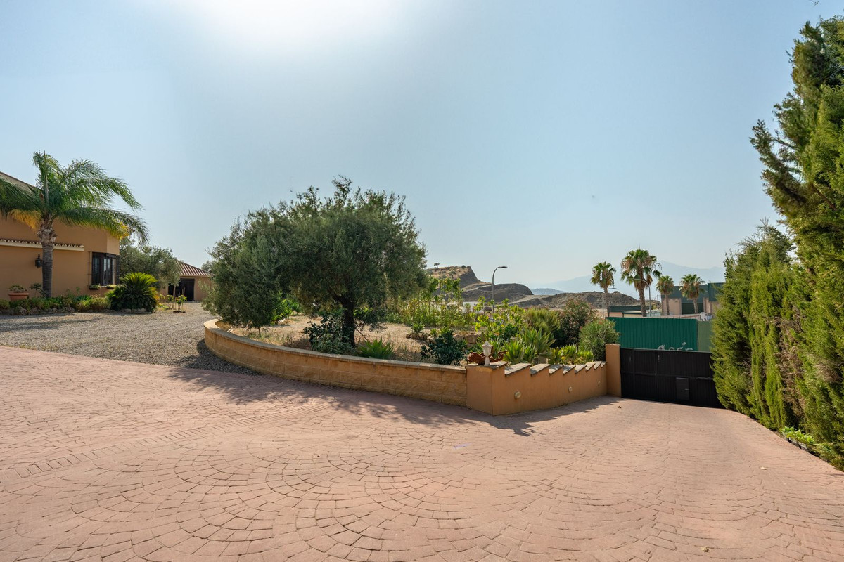 Vrijstaande Villa te koop in Coín | 3 slaapkamers H5461279
