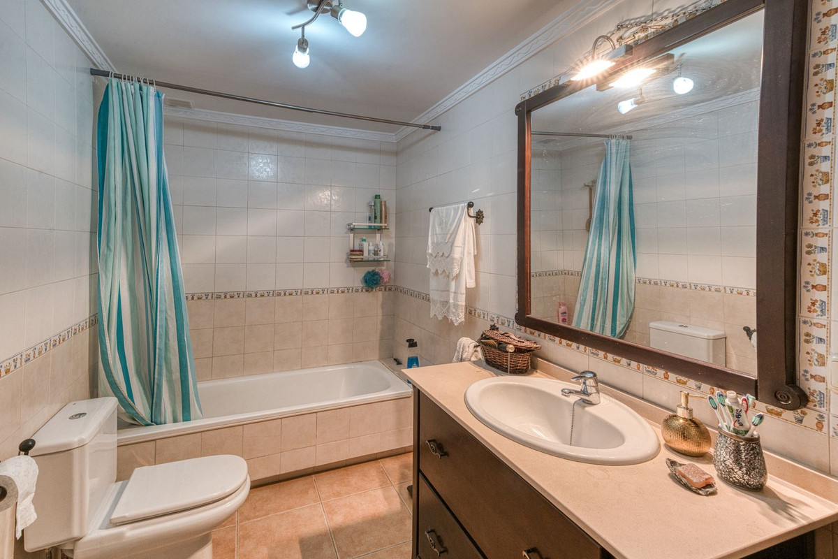 Geschakelde Woning te koop in Coín | 4 slaapkamers H5465371