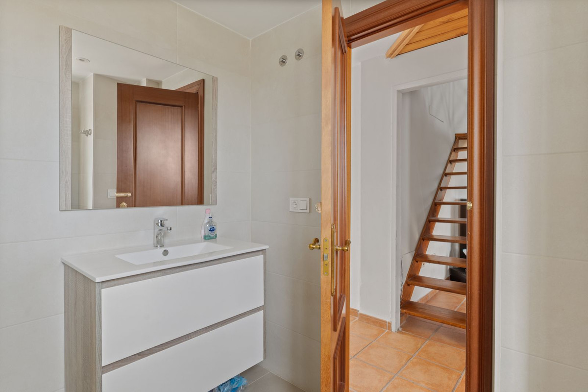 Geschakelde Woning te koop in Coín | 4 slaapkamers H5476765