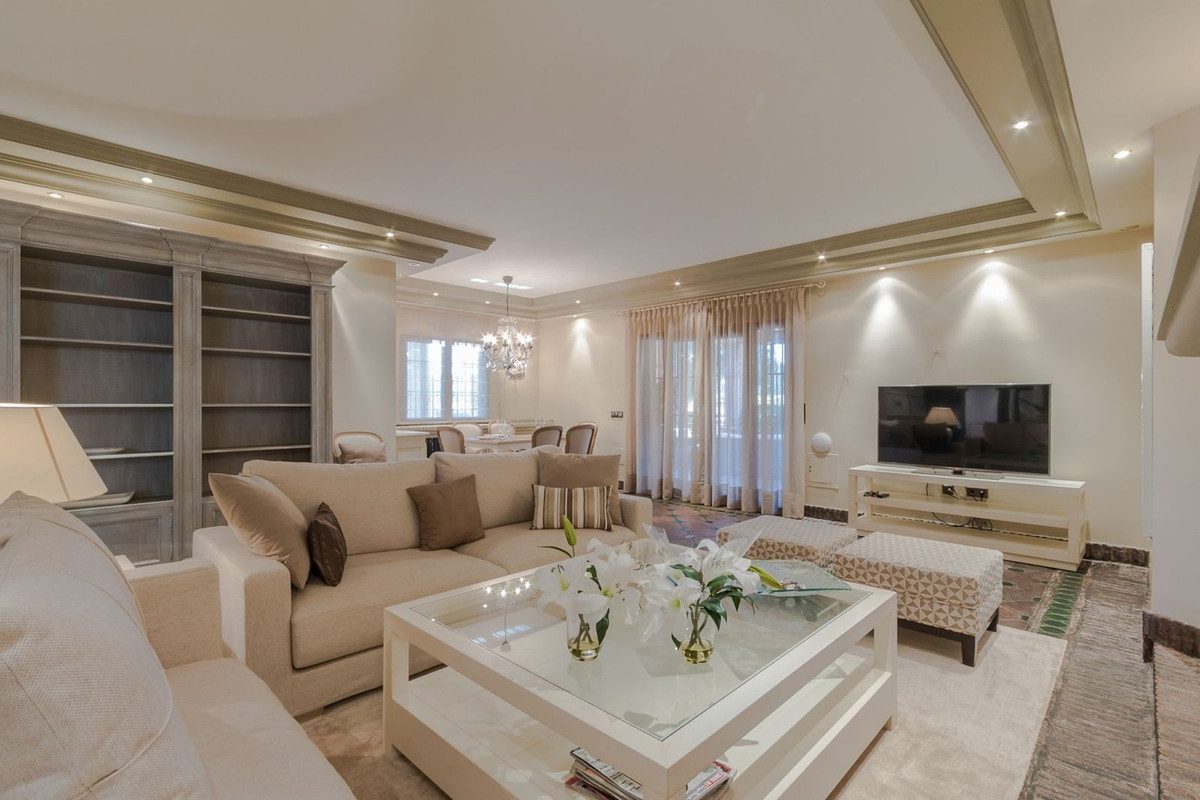Huis te koop in Costabella | 4 slaapkamers H4621810