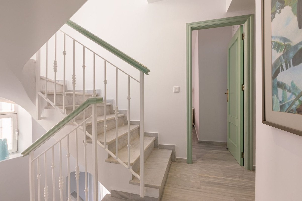 Semi-Vrijstaande Villa in Costabella-16