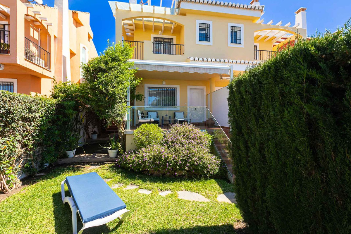 Semi-Vrijstaande Villa in Costabella-2