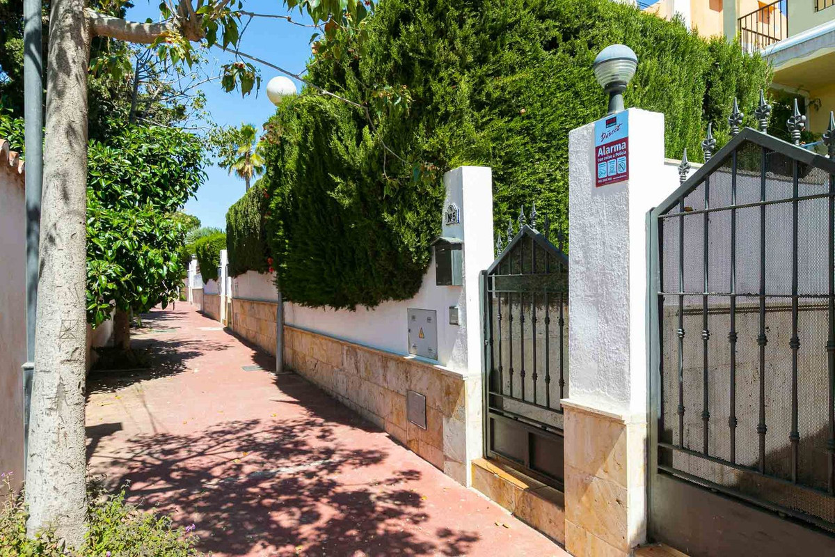Semi-Vrijstaande Villa in Costabella-3