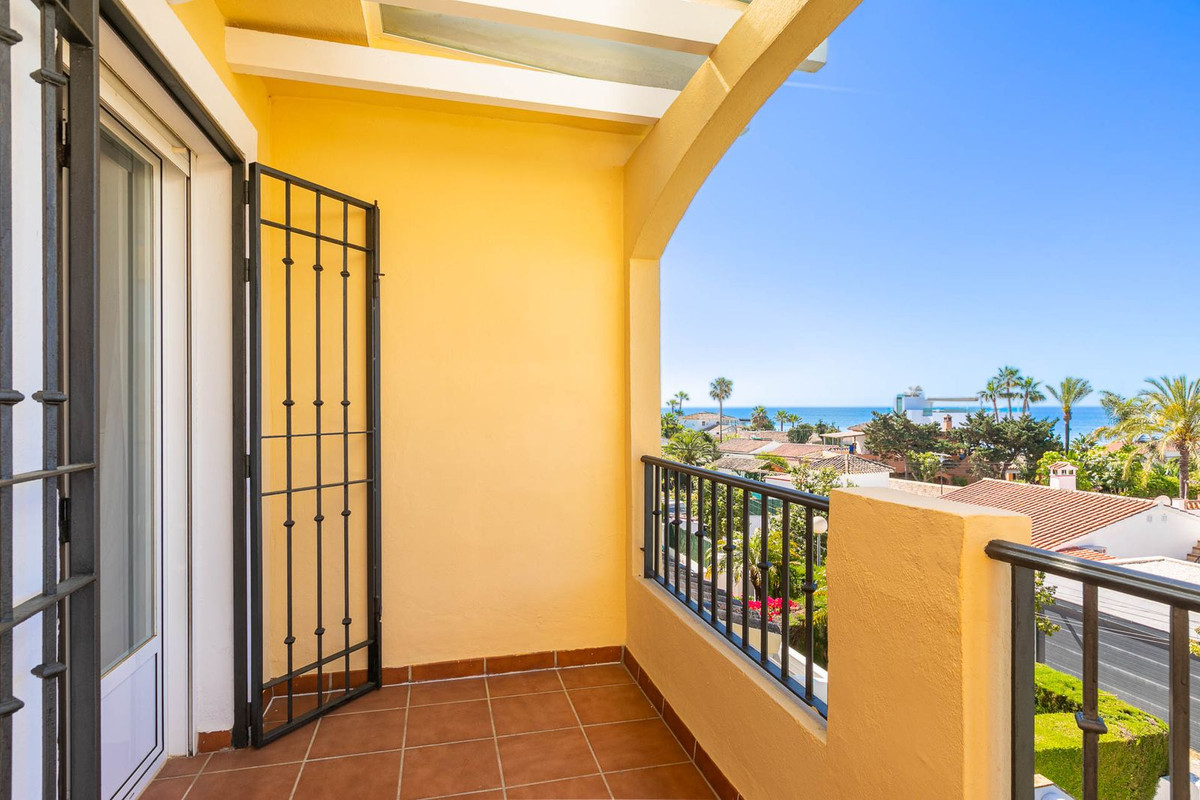 Semi-Vrijstaande Villa in Costabella-38