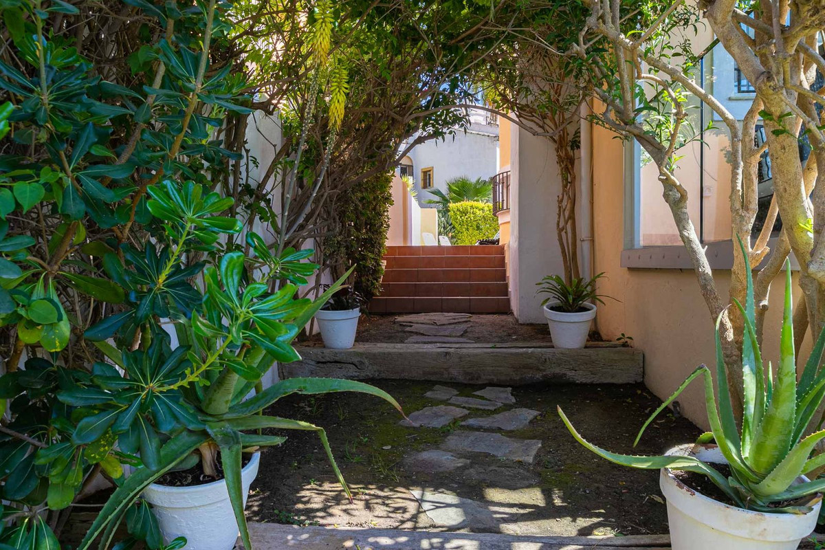 Semi-Vrijstaande Villa in Costabella-54
