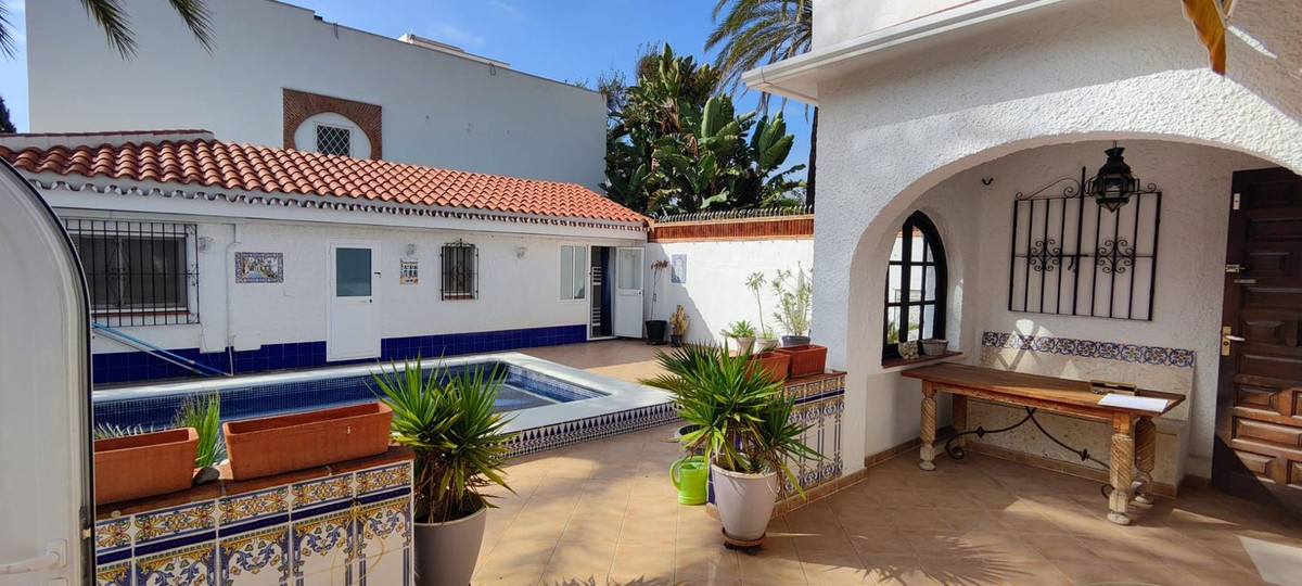 Vrijstaande Villa in Costabella-5
