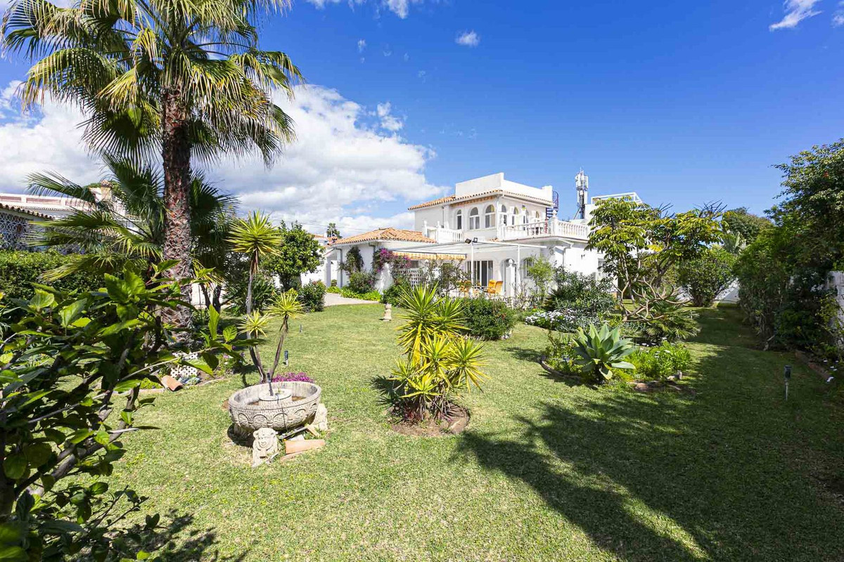 Vrijstaande Villa in Costabella-1
