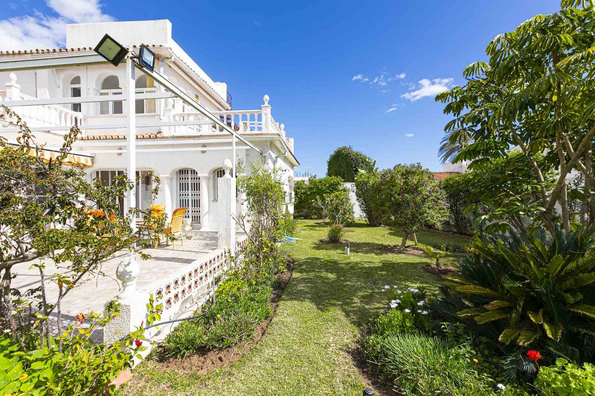 Vrijstaande Villa in Costabella-10