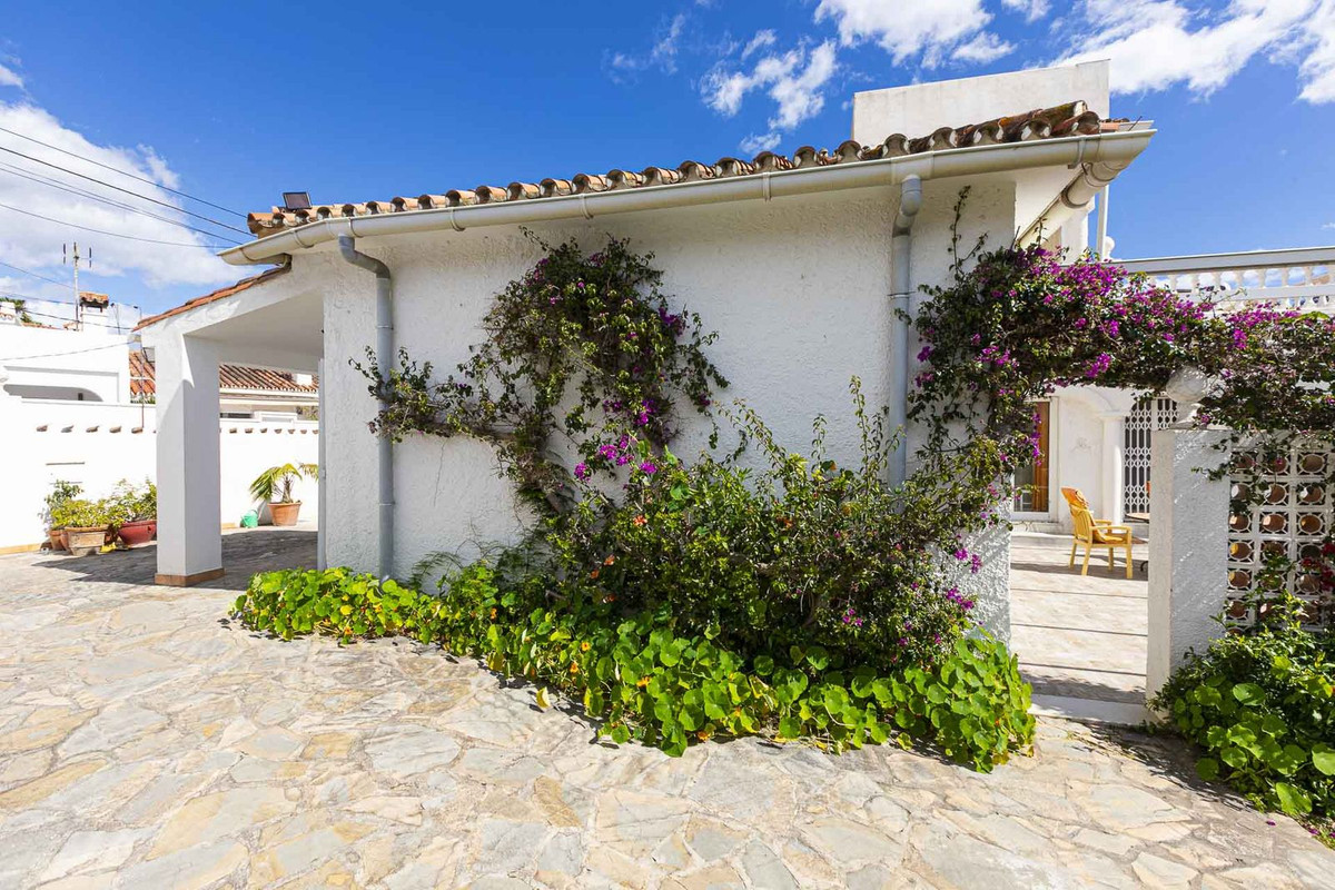 Vrijstaande Villa in Costabella-12