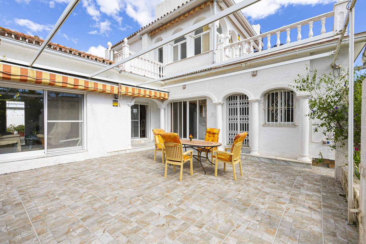 Vrijstaande Villa in Costabella-16