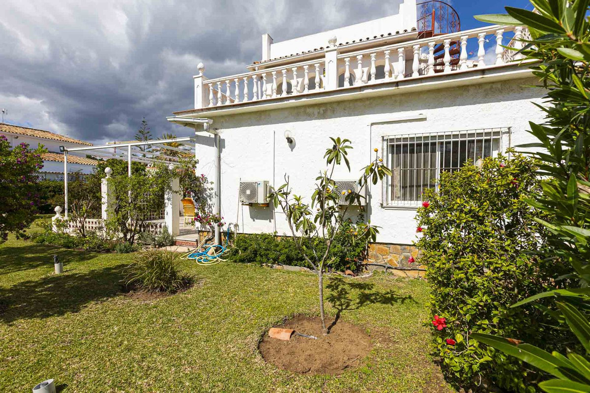 Vrijstaande Villa in Costabella-2