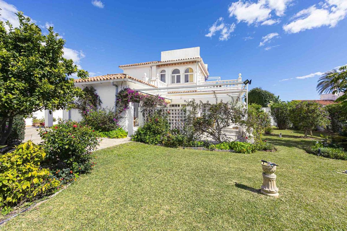 Vrijstaande Villa in Costabella-27