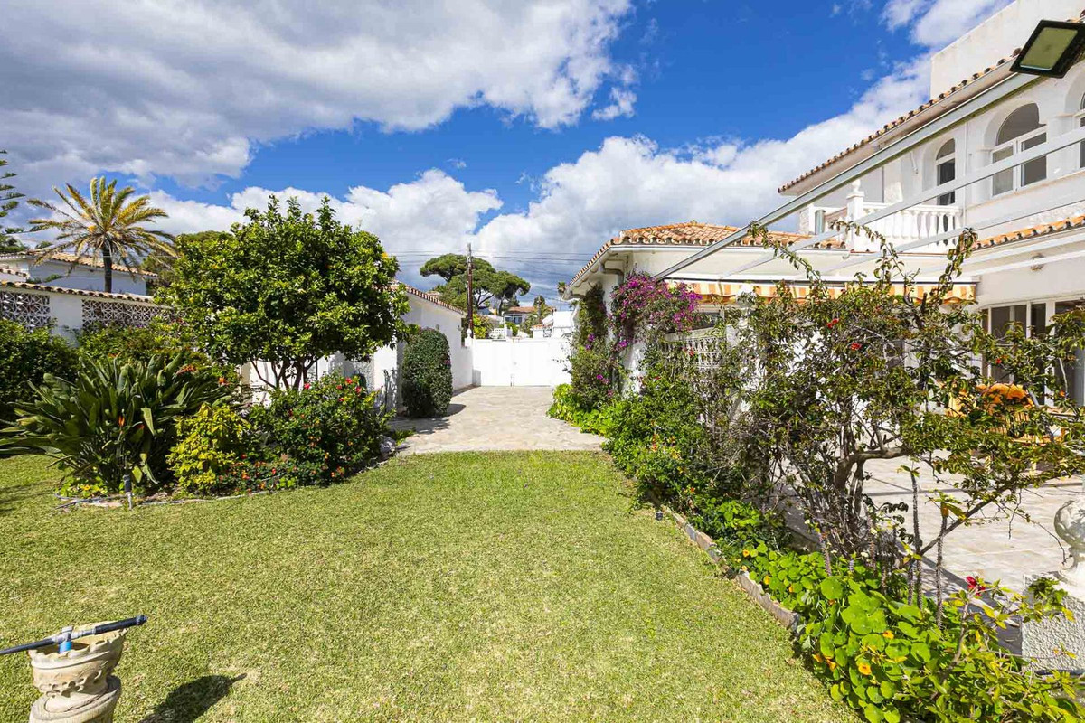 Vrijstaande Villa in Costabella-5