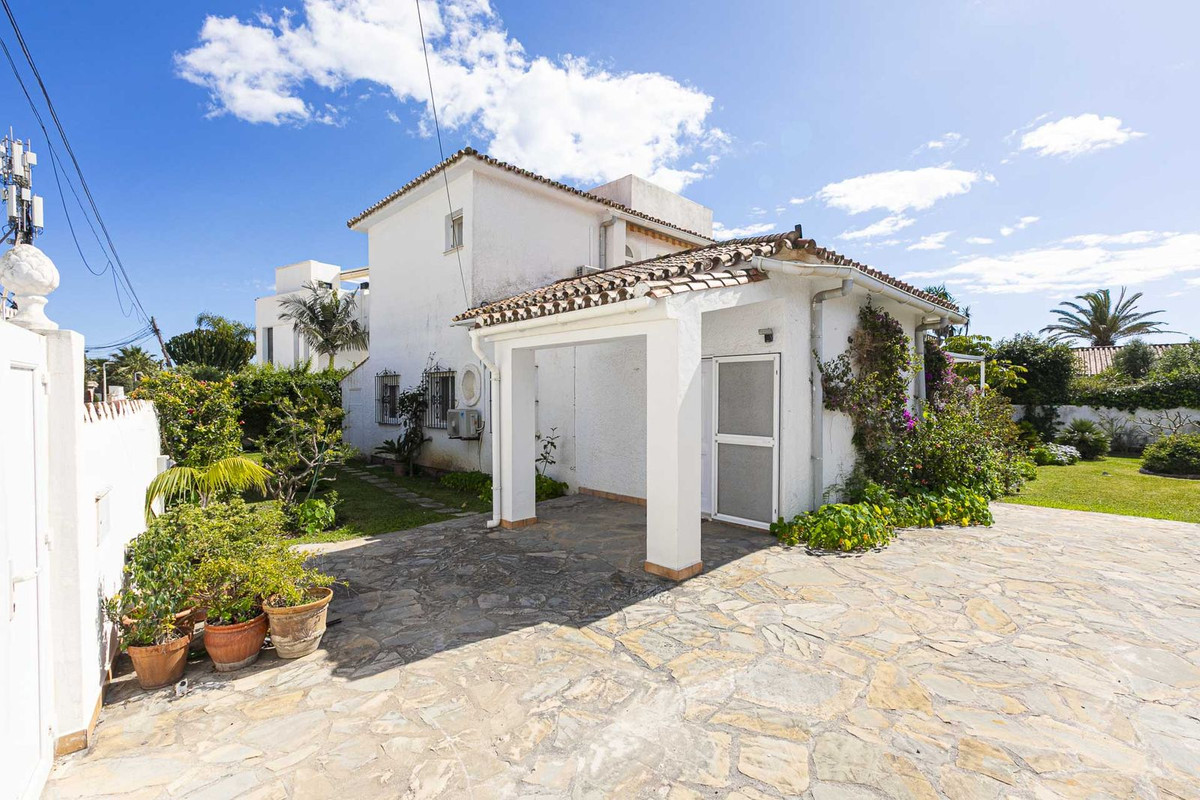 Vrijstaande Villa in Costabella-9