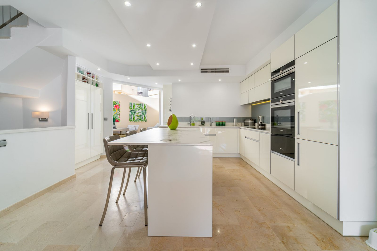 Huis te koop in Costabella | 4 slaapkamers H5286457