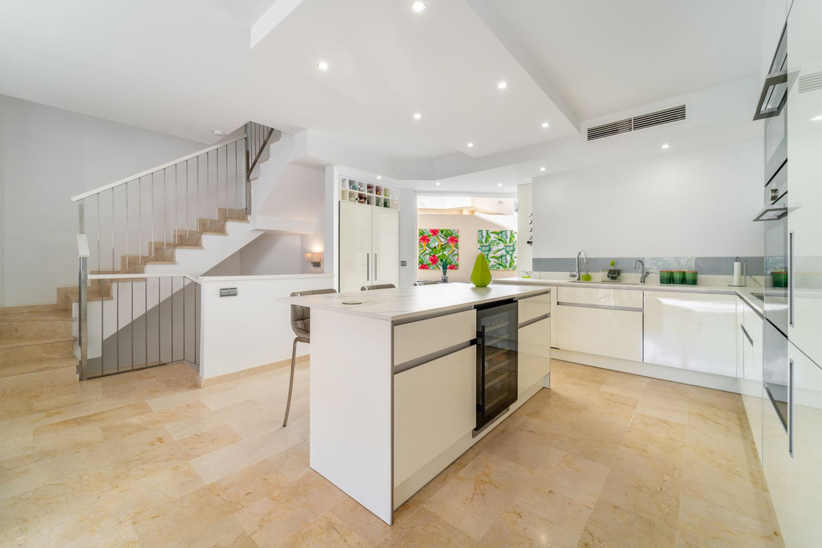 Huis te koop in Costabella | 4 slaapkamers H5286457