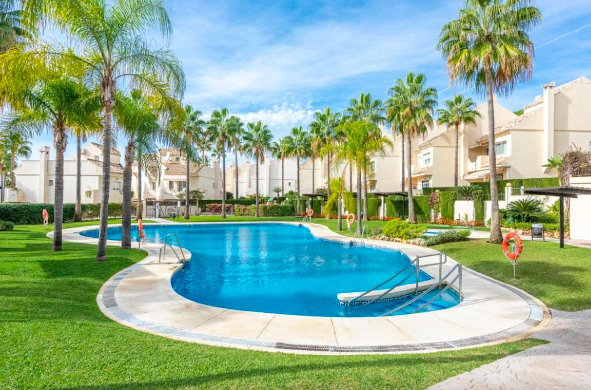 Huis te koop in Costabella | 4 slaapkamers H5286457