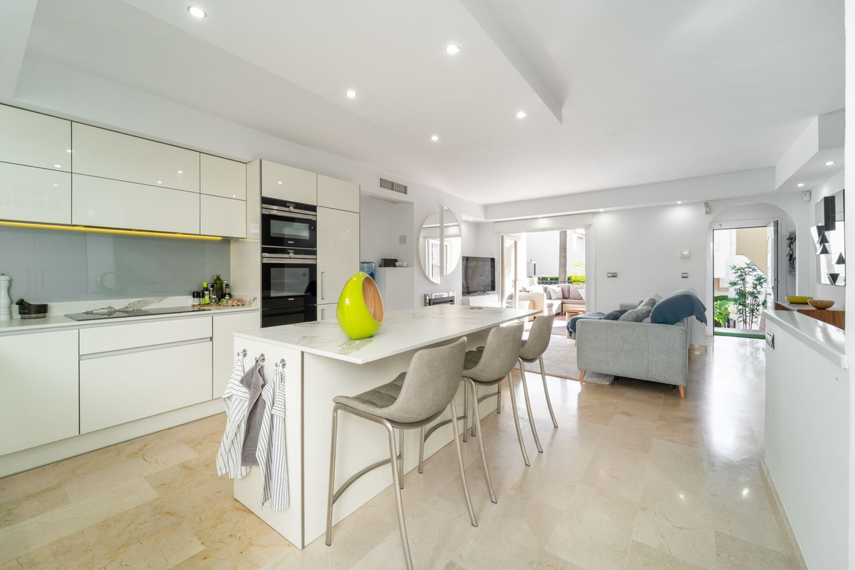 Huis te koop in Costabella | 4 slaapkamers H5286457