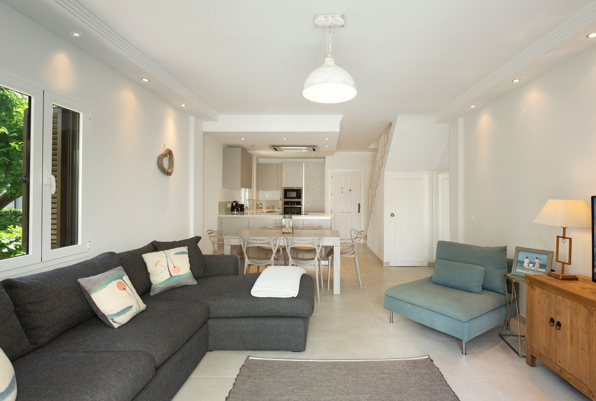 Geschakelde Woning in Costalita-10