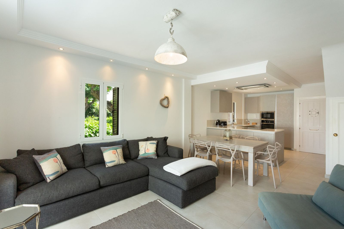 Geschakelde Woning in Costalita-11