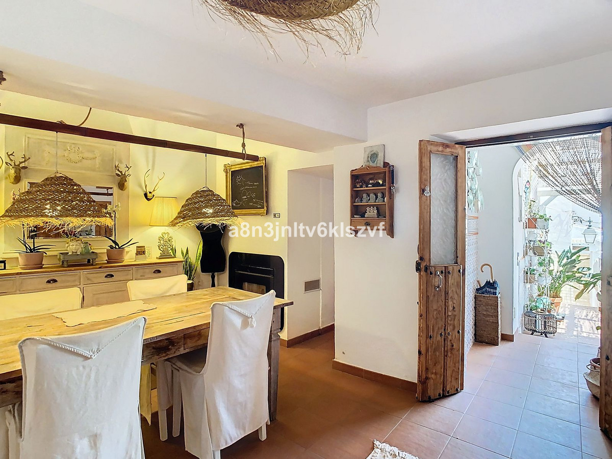 Geschakelde Woning in Cútar-23