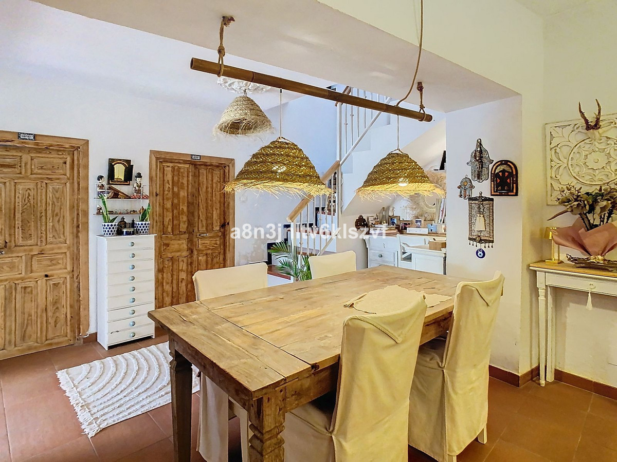 Geschakelde Woning in Cútar-28