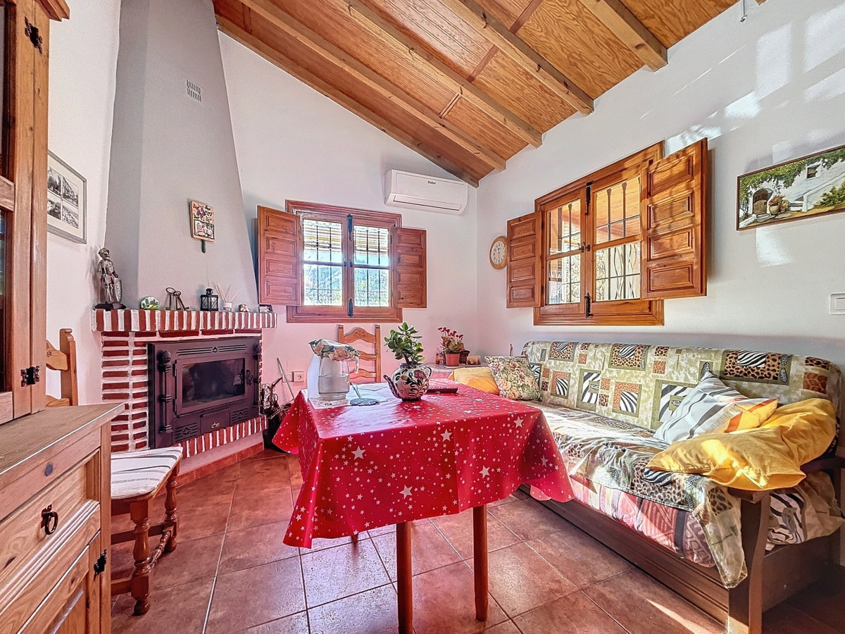Semi-Vrijstaande Villa in Cútar-1