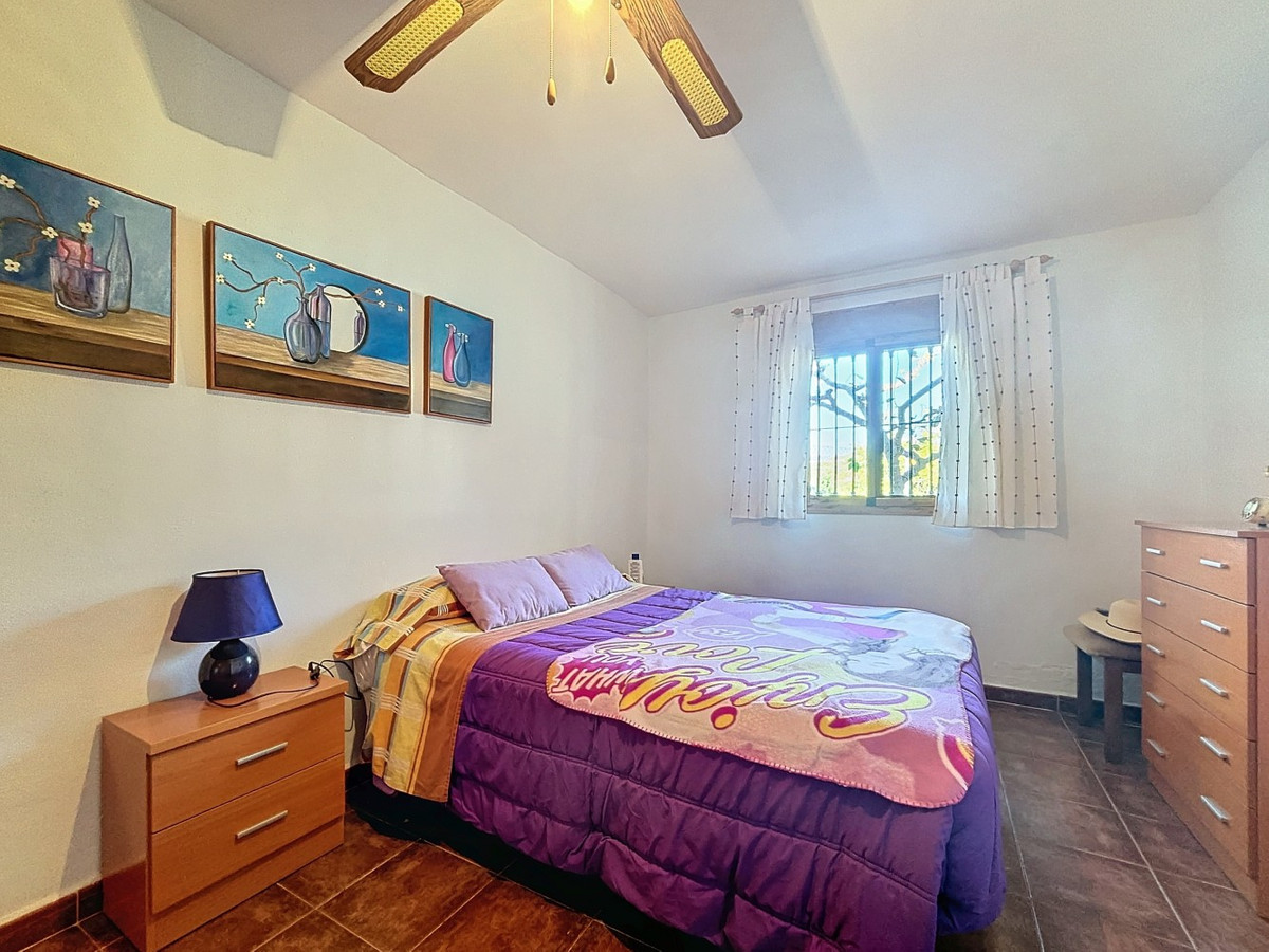 Semi-Vrijstaande Villa in Cútar-24