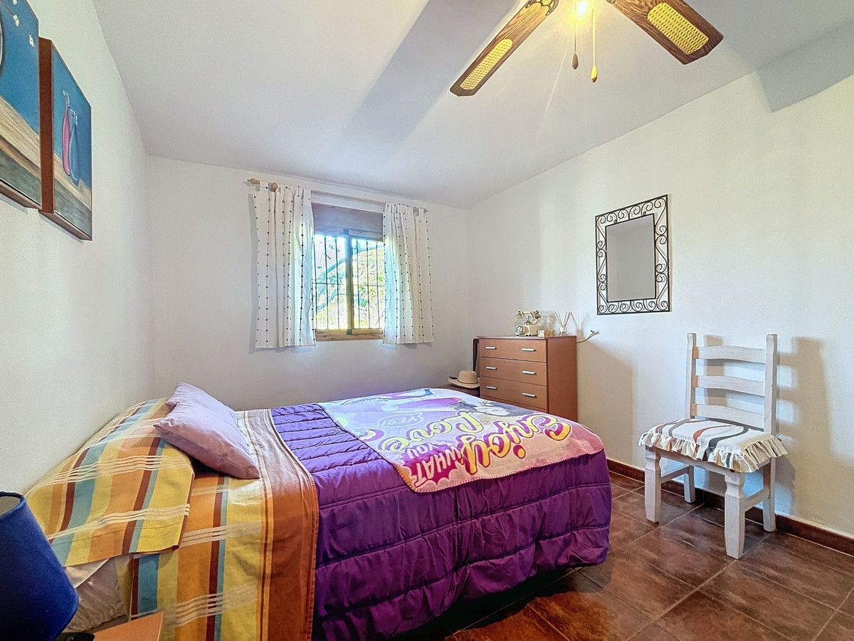 Semi-Vrijstaande Villa in Cútar-25