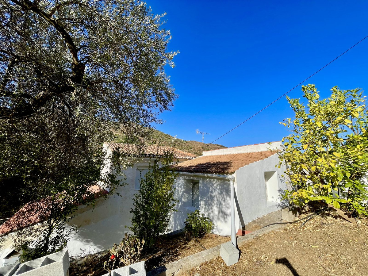 Huis te koop in Cútar | 4 slaapkamers H5191477