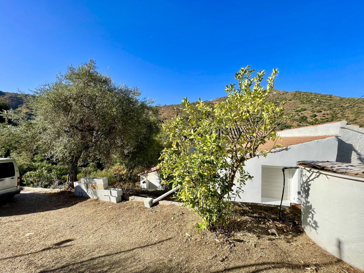 Huis te koop in Cútar | 4 slaapkamers H5191477