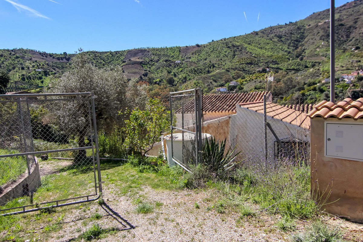 Huis te koop in Cútar | 4 slaapkamers H5191477