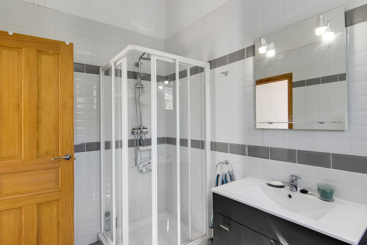 Huis te koop in Cútar | 4 slaapkamers H5191477