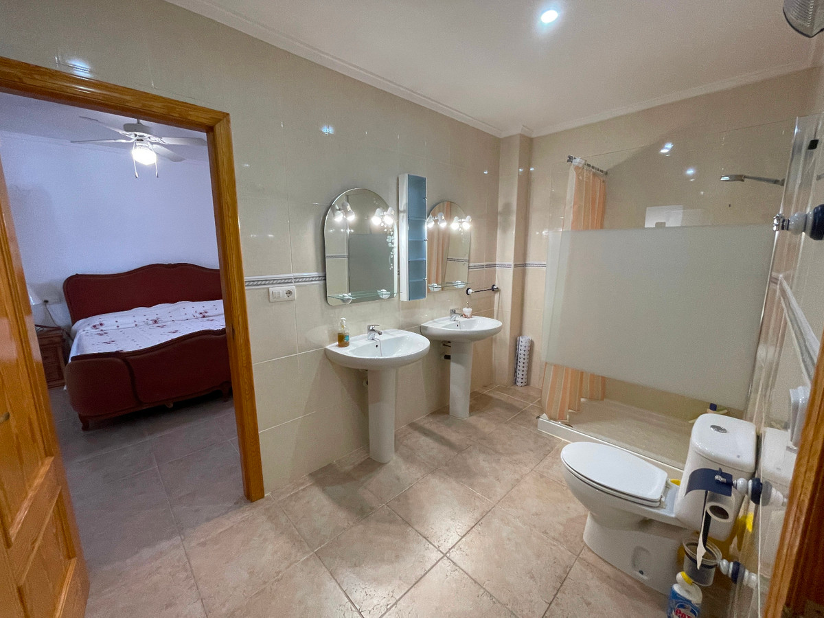 Huis te koop in Daya Nueva | 4 slaapkamers H5076523