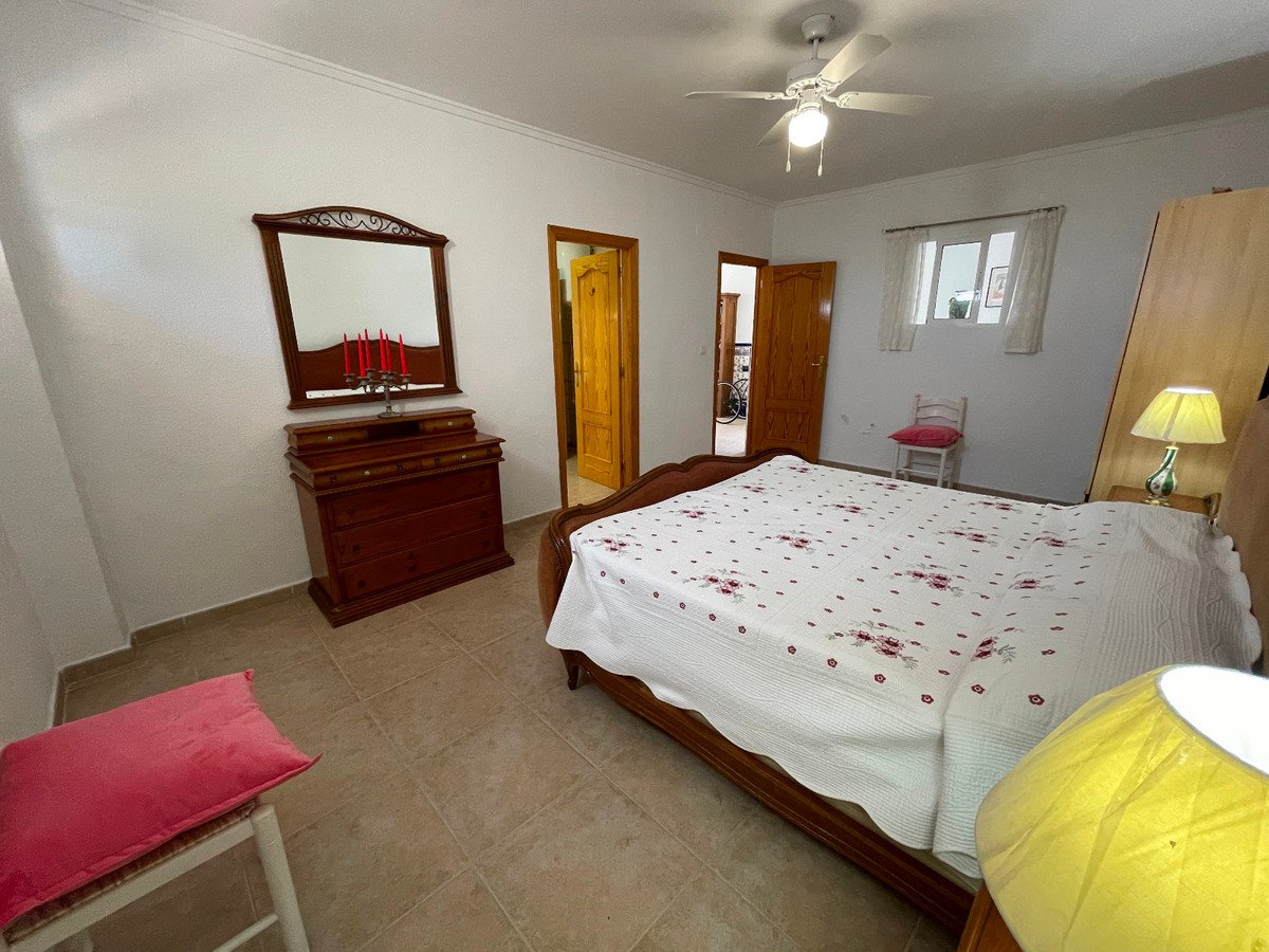 Huis te koop in Daya Nueva | 4 slaapkamers H5076523