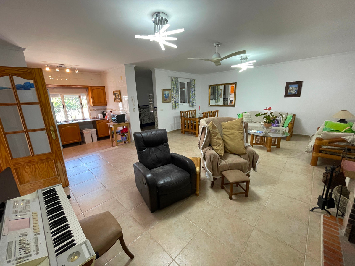 Huis te koop in Daya Nueva | 4 slaapkamers H5076523