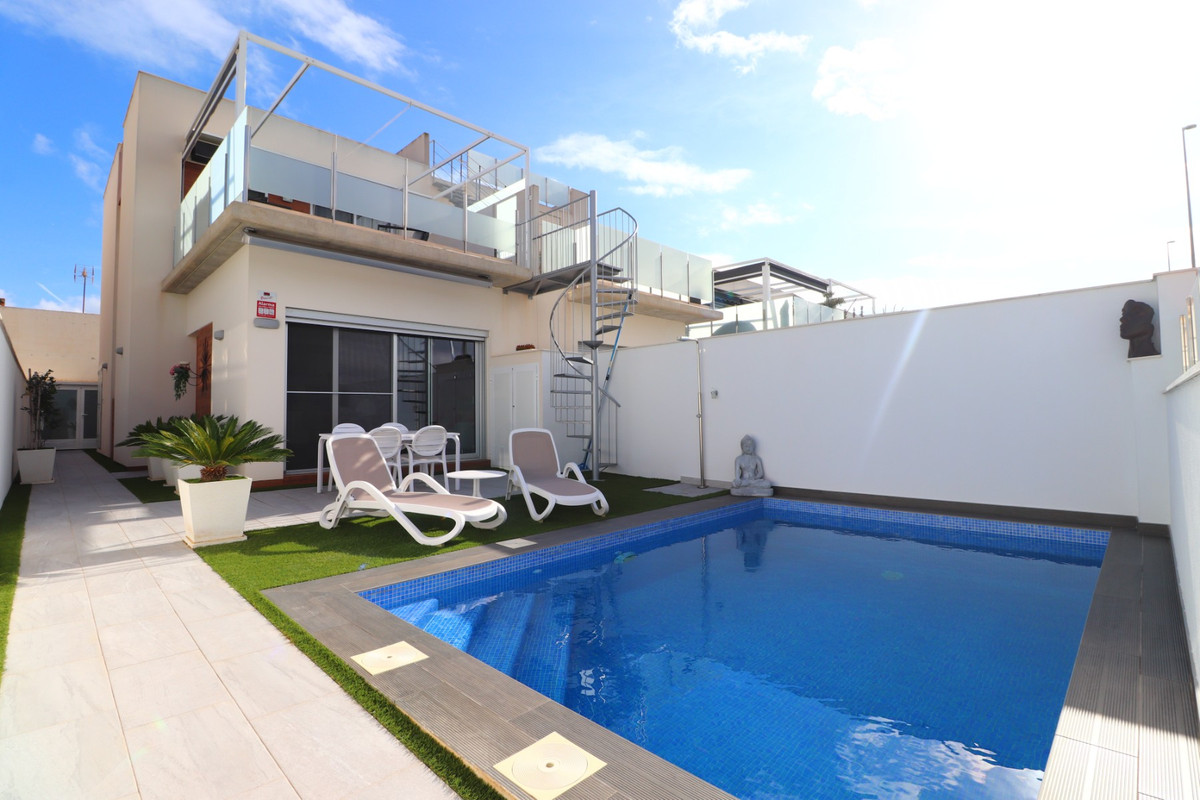 Huis te koop in Daya Vieja | 3 slaapkamers H5223757