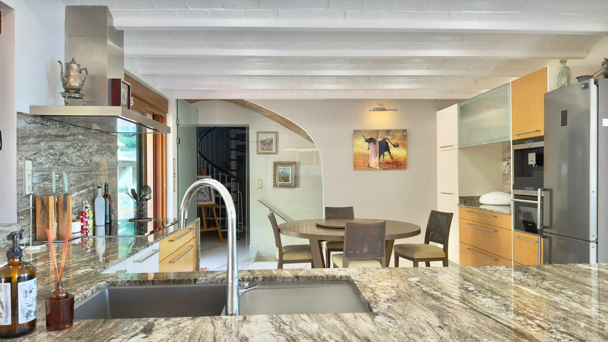 Vrijstaande Villa te koop in Denia | 4 slaapkamers H5421112