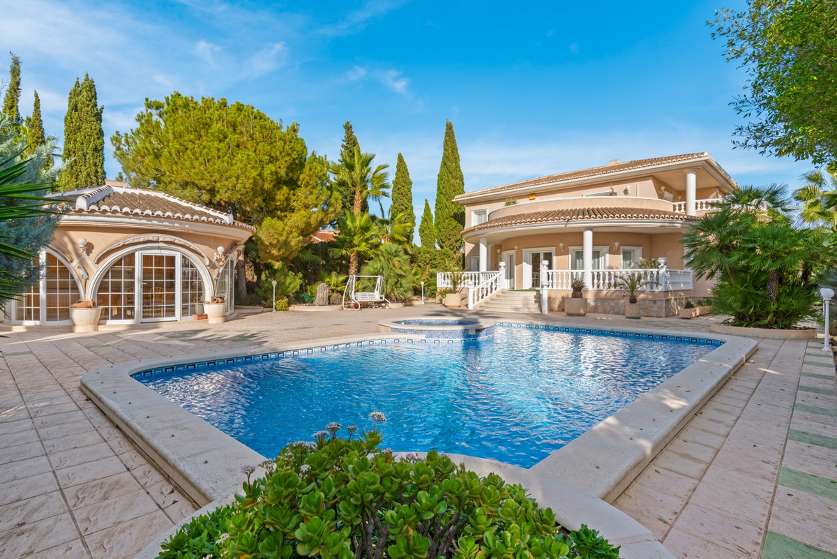 Huis te koop in Dona Pepa | 5 slaapkamers H5304382