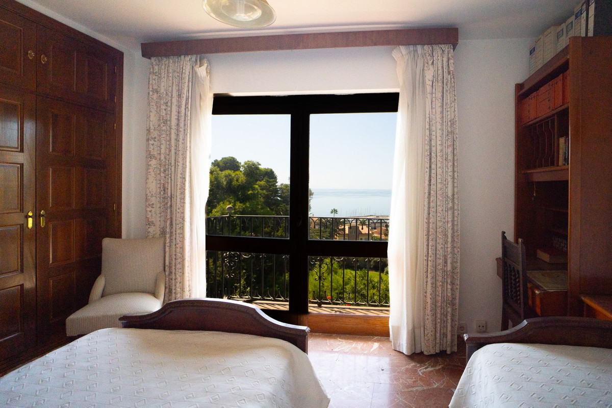 Huis te koop in El Candado | 8 slaapkamers H5253931