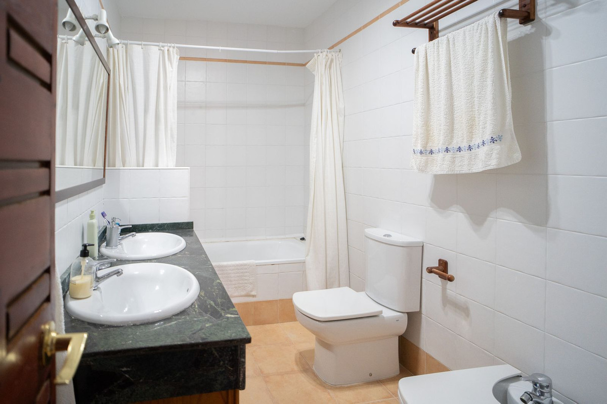 Huis te koop in El Candado | 8 slaapkamers H5253931