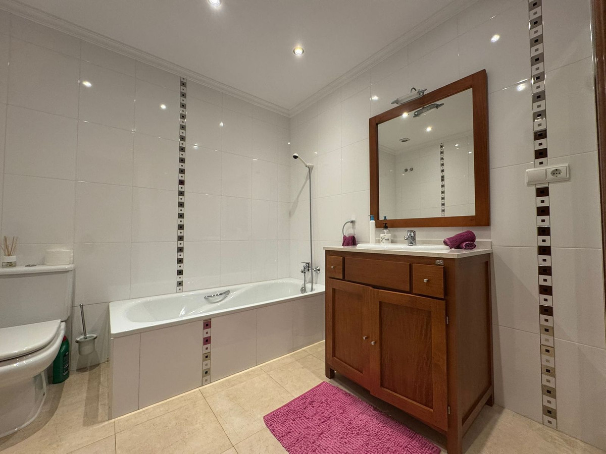 Geschakelde Woning in El Chaparral-16