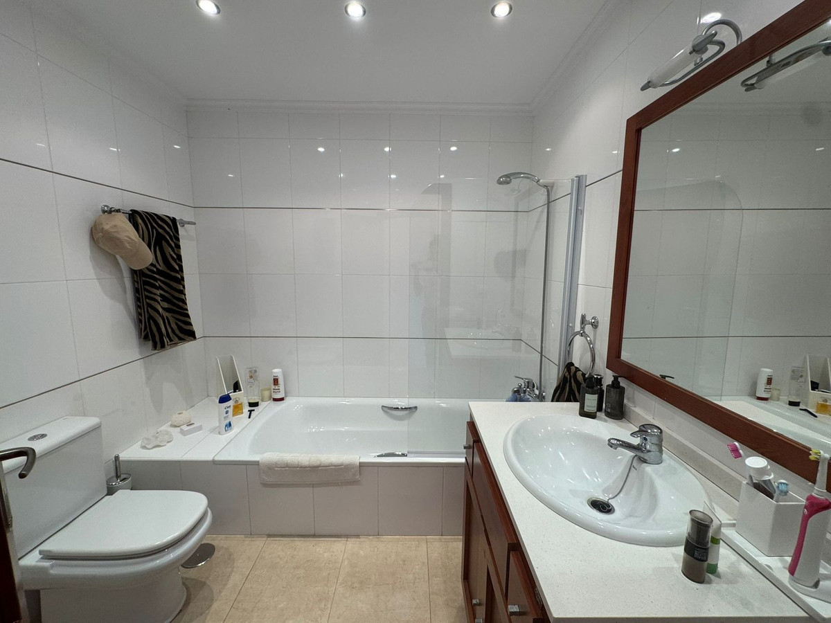 Geschakelde Woning in El Chaparral-23