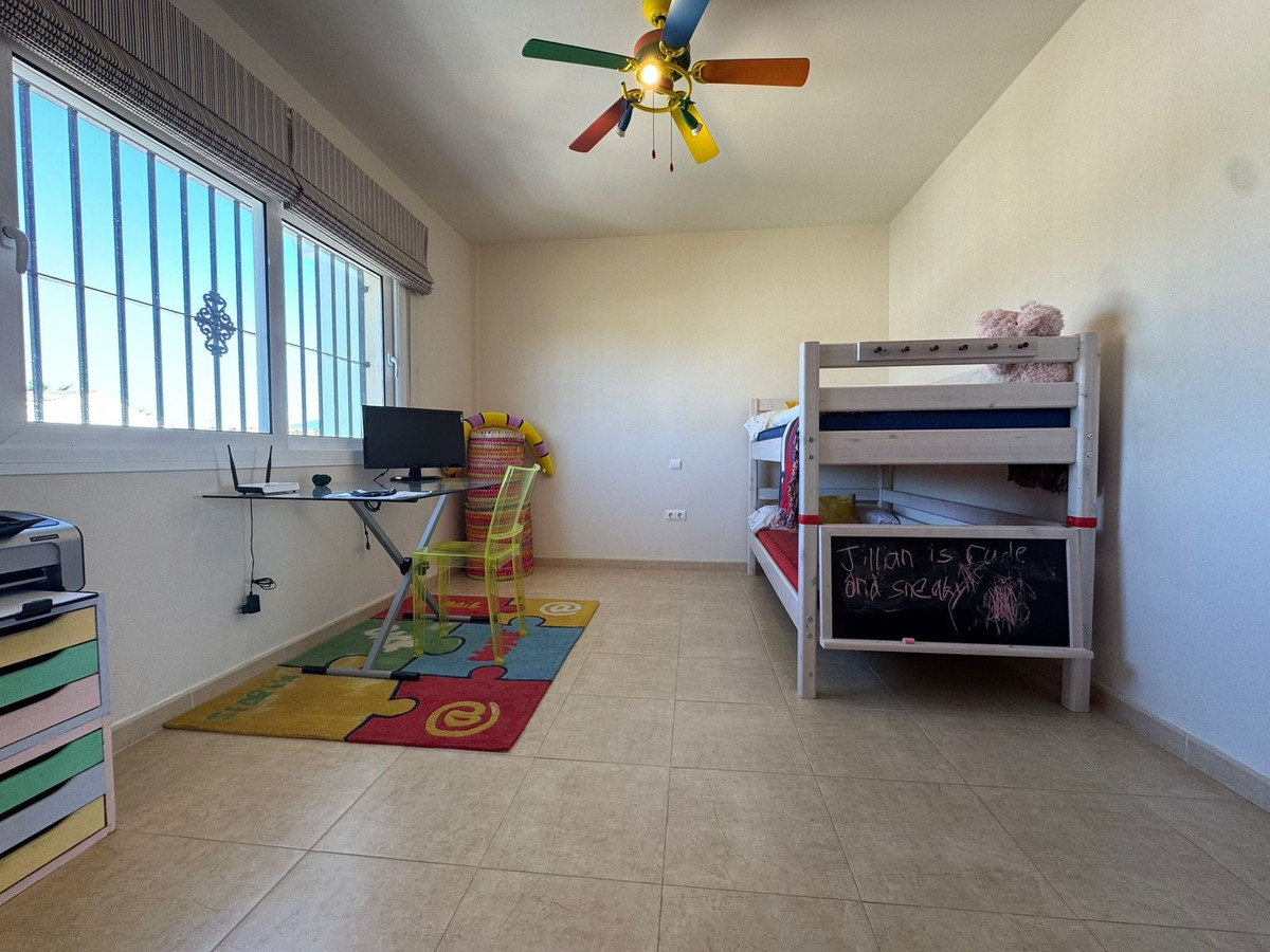 Geschakelde Woning in El Chaparral-24