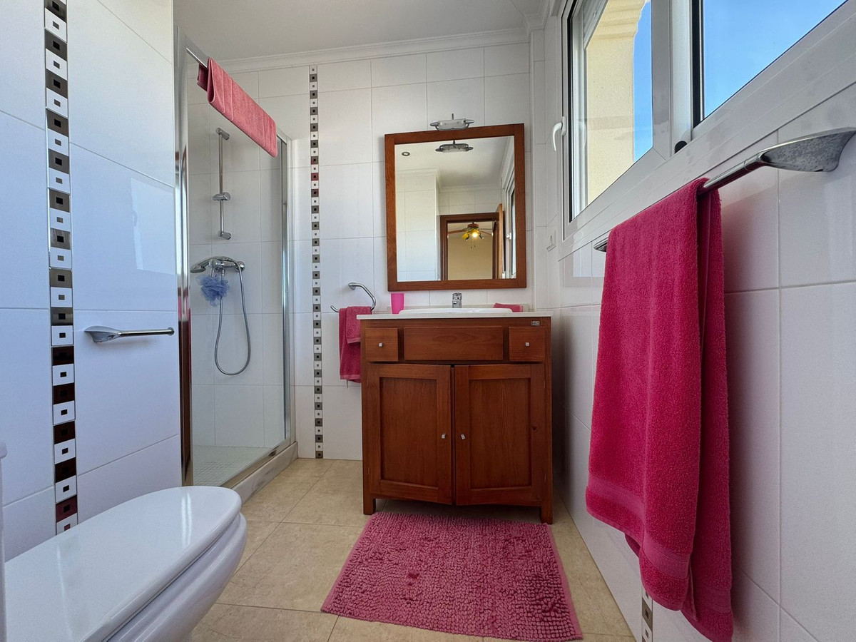 Geschakelde Woning in El Chaparral-26