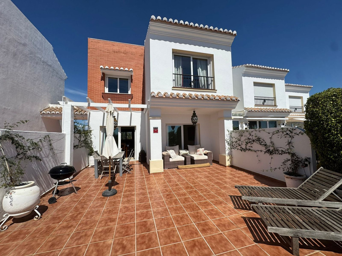 Geschakelde Woning in El Chaparral-3