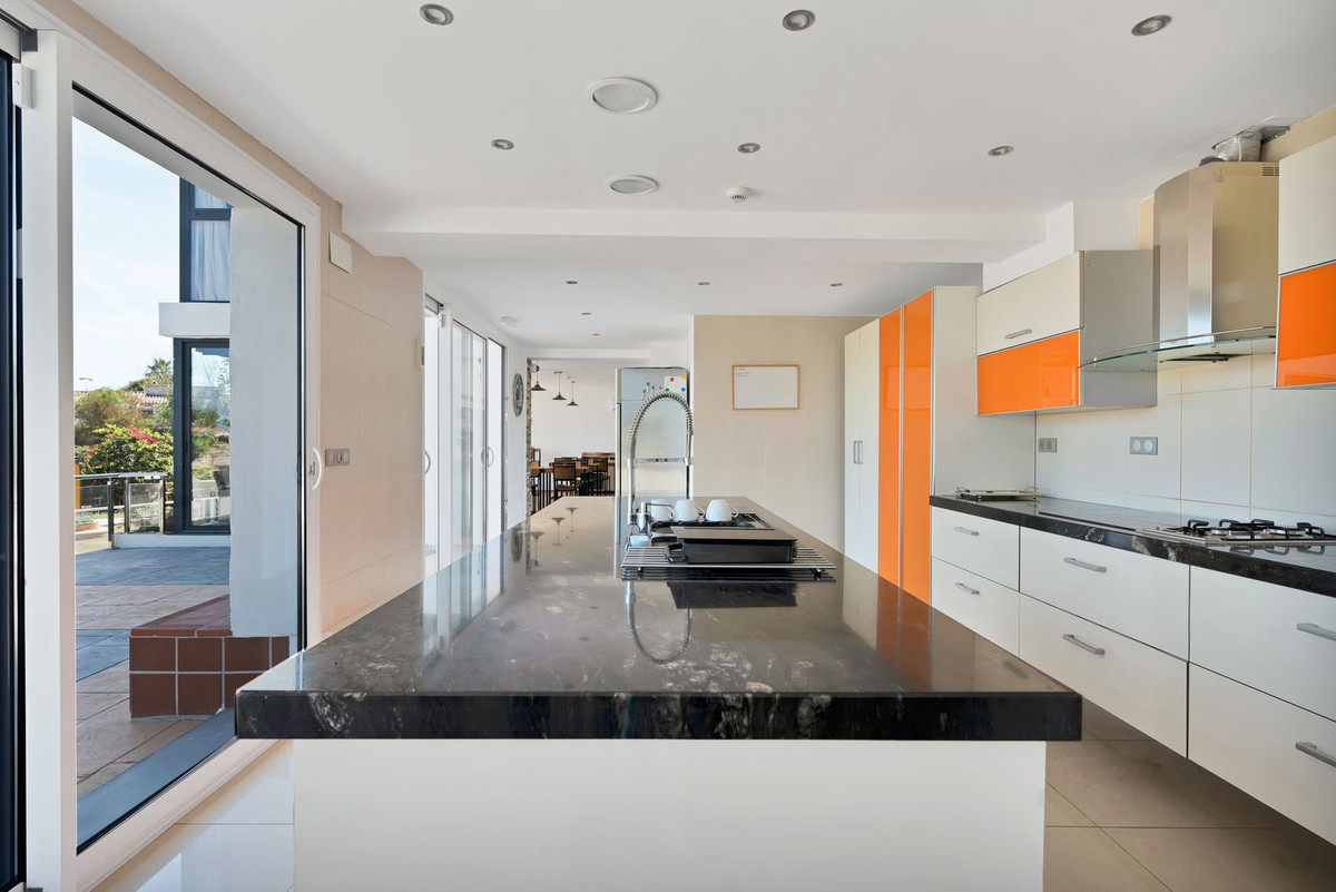 Huis te koop in El Chaparral | 16 slaapkamers H5051074